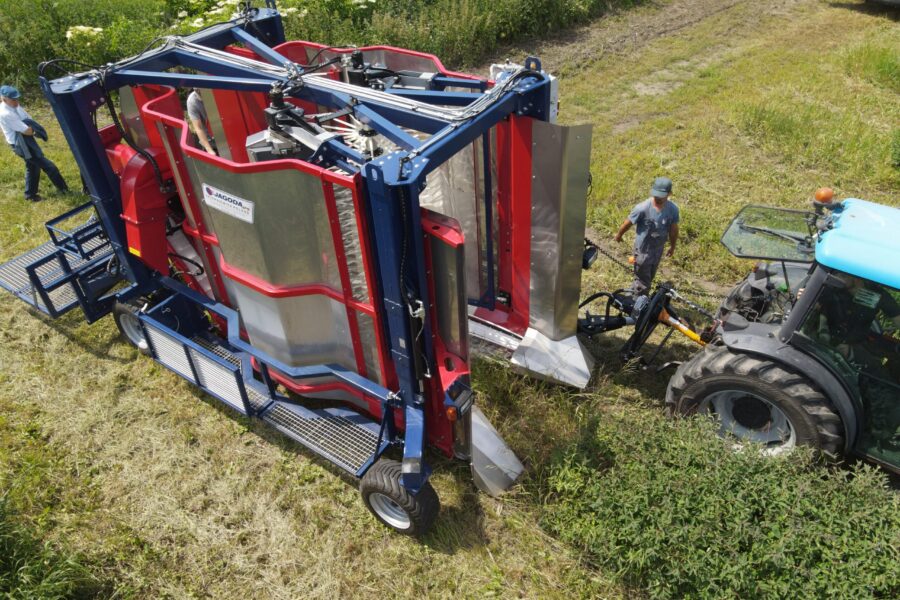 The JAGODA 300 blueberry harvester is a versatile machine that can also be used to harvest honeyberries
